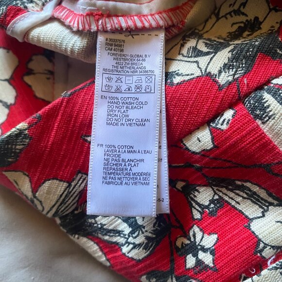 Forever 21 red ankle pencil pants with white floral motif design - Picture 4 of 5